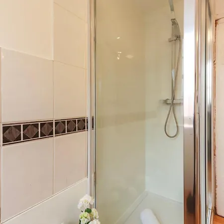 Christmas Steps Quirky 2 Bed - Hopewell *