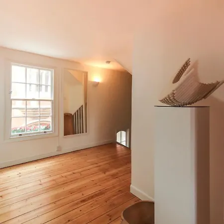 Christmas Steps Quirky 2 Bed - Hopewell